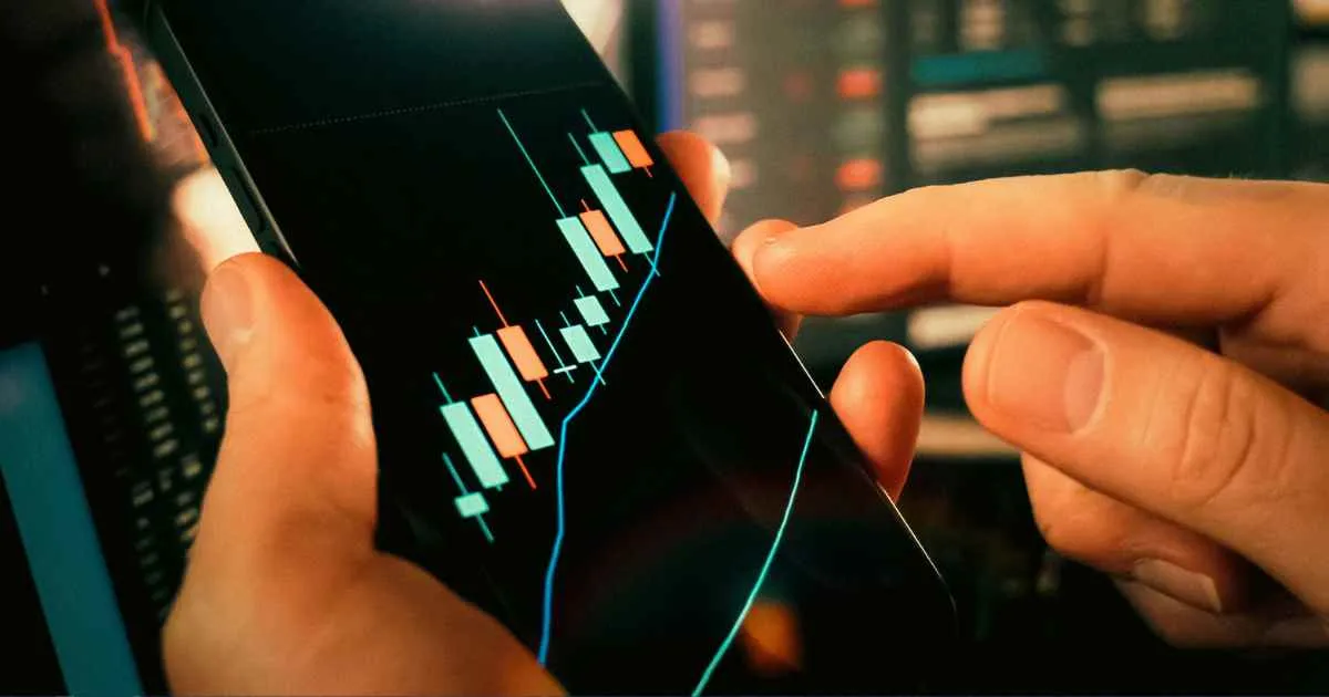 गिरते बाजार में भी Upper circuit ! आई ऐसी खुशखबरी की शेयर खरीदने के लिए टूट पड़े निवेशक...